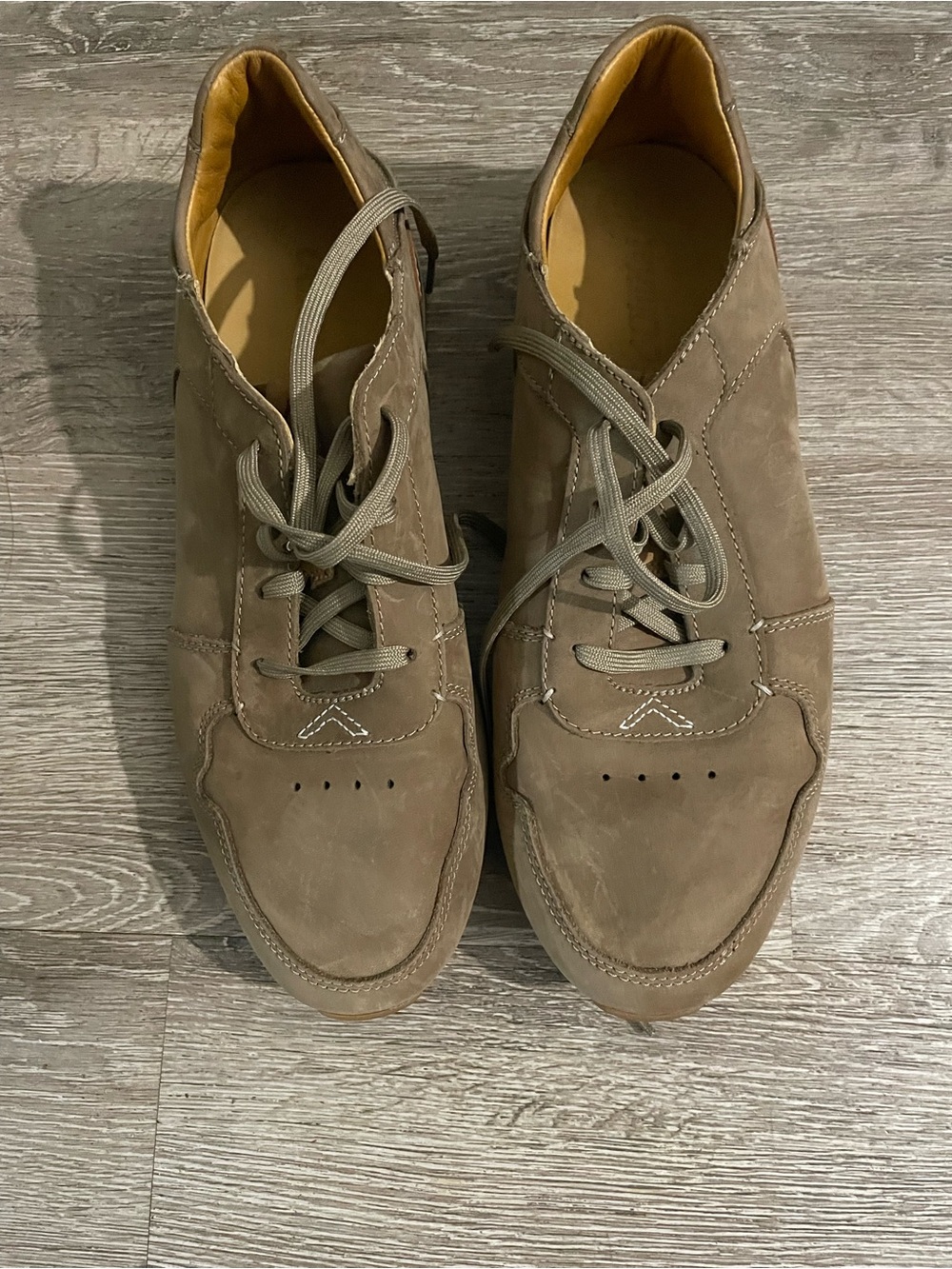 OluKai Huaka‘i Li Mens Leather Sneaker 10.5 Silt Nubuck Drop Heel